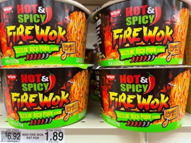 Grovetown, Ga USA - 06 07 22: Erişte dükkanı NIssan Hot ve baharatlı