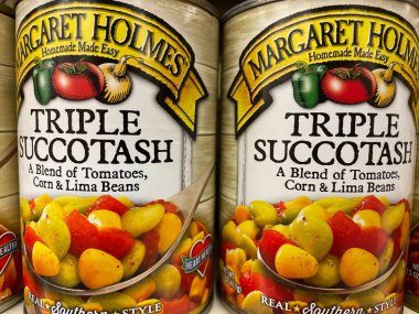 Grovetown, Ga USA - 06 07 22: Perakende satış mağazası Margaret Holmes konserve sebze