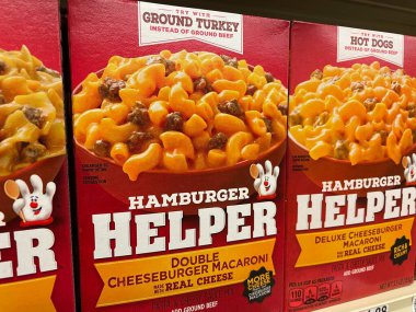 Grovetown, Ga USA - 06 07 22: Perakende satış mağazası Hamburger Helper çizburger