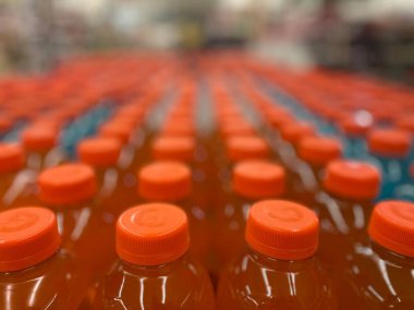 Grovetown, Ga USA - Perakende satış mağazası Gatorade şişesi kapakları ve bokeh arkaplan