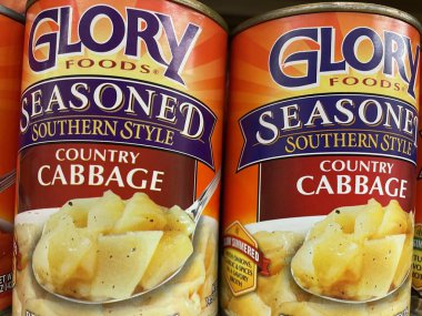Grovetown, GA USA - 06 10 22: Perakende mağazası Glory konserve sebzeleri ülke lahanası