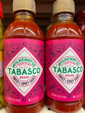 Grovetown, GA USA - 06 10 22: Satış mağazası Tabasco sos markası tatlı