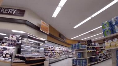 Wrens, Ga USA - 08 08: 21: Ingles perakende satış mağazası Wrens Ga iç tavası bisküvi ve fiyatlara