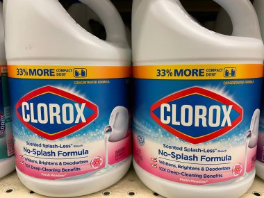 Grovetown, Ga USA - 06 10 22: Perakende mağazası Clorox çamaşır suyu ikramiyesi