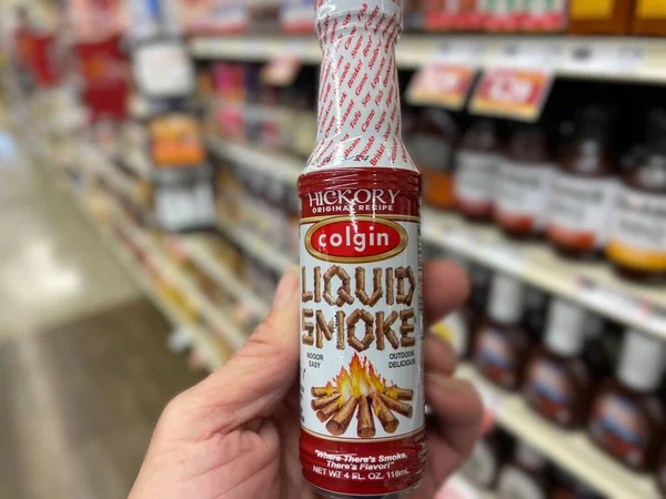Grovetown, Ga USA - 06 10 22: Perakende mağazası Colgin Liquid dumanı ceviz ağacı