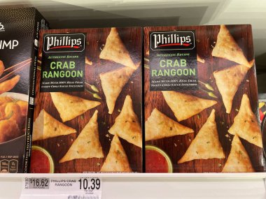 Grovetown, Ga USA - 06 10 22: Perakende satış mağazası dondurulmuş Phillips Yengeç Rangoon