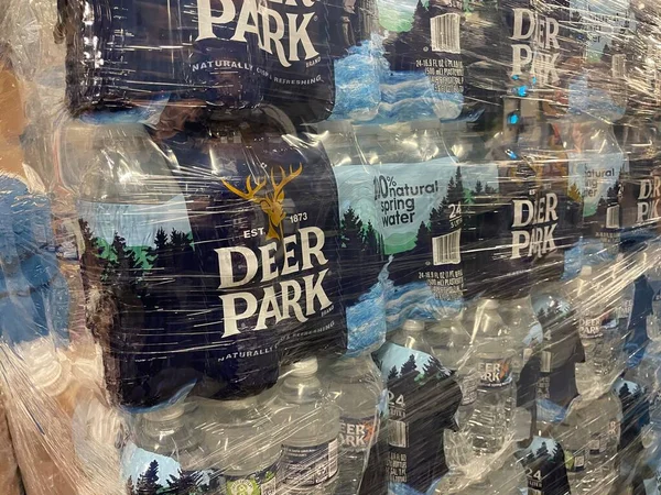 Grovetown Usa Tienda Por Menor Deer Park Pack Entrega Agua —  Fotos de Stock