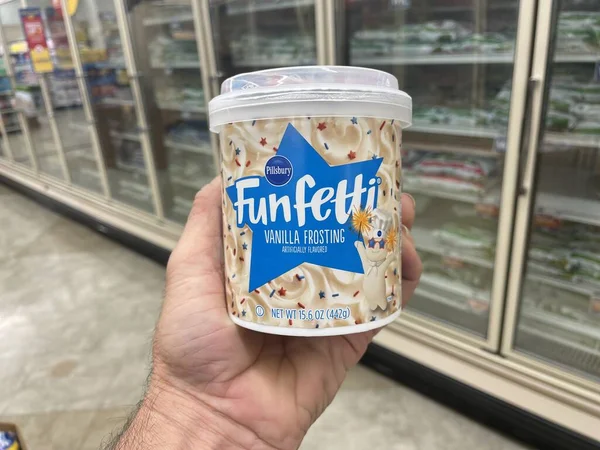 Grovetown Usa Hand Holding Tiendas Pillsbury Funfetti Cake Frosting —  Fotos de Stock