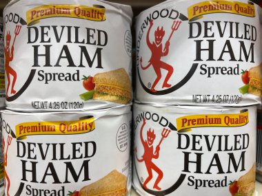 Grovetown, Ga USA - 06 25 22: Perakende bakkal Underwood baharatlı jambon