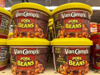 Grovetown, Ga USA - 06: 25 22: Market Van Camp 'in domuz ve fasulye bardakları