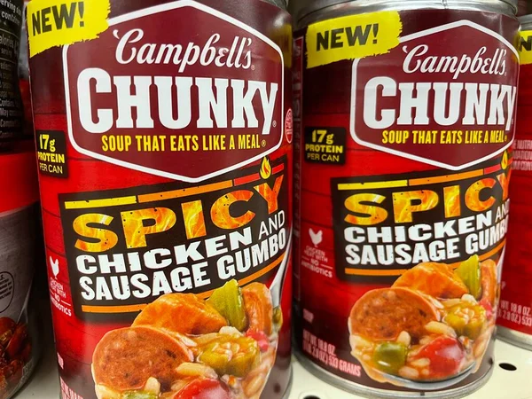 Grovetown Usa Retail Grocery Store Campbell Chunky Soup Chicken Sausage — Stockfoto