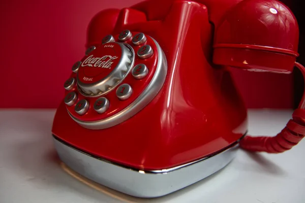 Vintage Coca Cola Red Push Button Land Line Phone Post — 스톡 사진