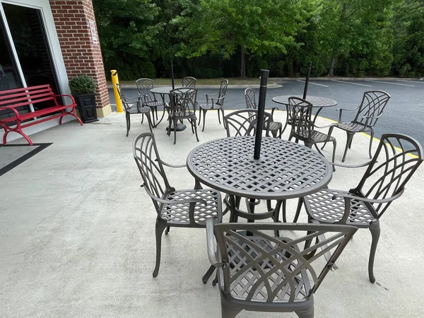 Outdoors Dining Cast Iron Dinner Tables Retail Strip Mall Store —  Fotos de Stock