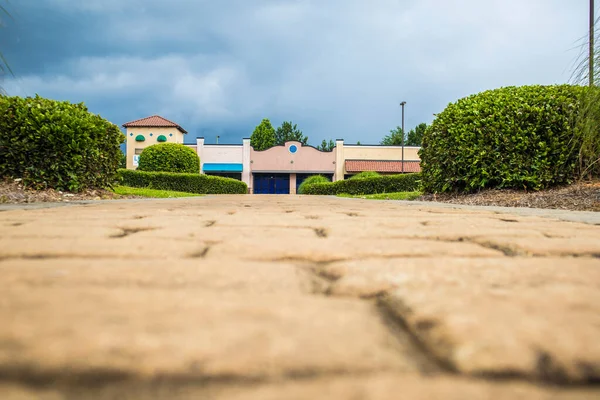 Retail Strip Mall Distant View Ground Level Looking Georgia Usa — Foto de Stock