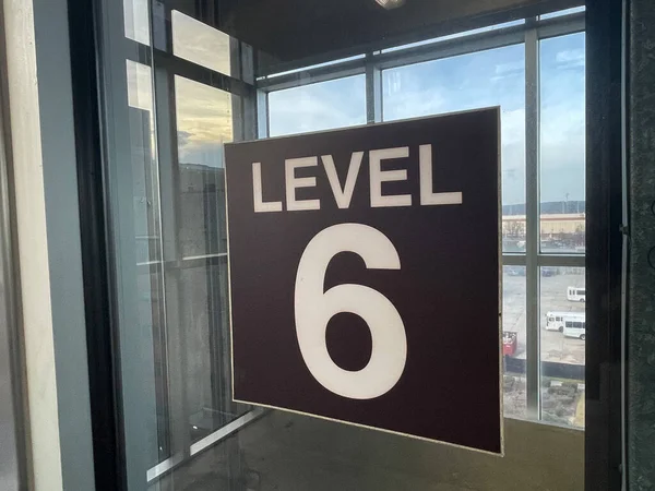 Level Sign Parking Deck Elevator Sign Georgia Usa — Φωτογραφία Αρχείου