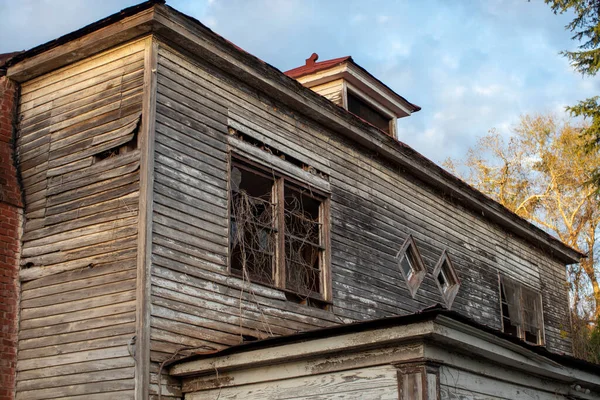 Old Wooden Weathered Dilapidated Abandoned Two Story House Georgia Usa — стоковое фото