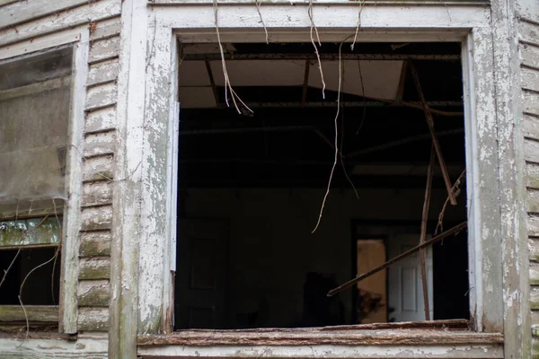 Old Wooden Weathered Dilapidated Abandoned Two Story House Look Broken — Stockfoto