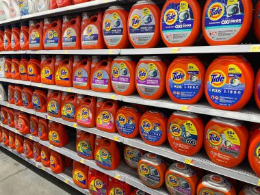 Augusta, Ga USA - 08: 18 18: 22: Walmart marketi iç akıntı podları yan görüş Tütün yolu