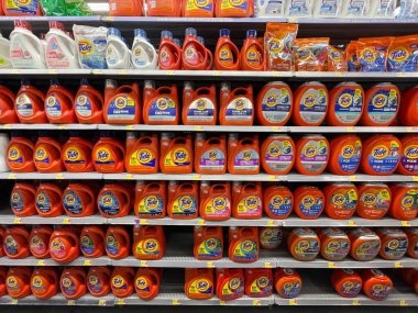Augusta, Ga USA - 08: 18 18: 22: Walmart market iç çamaşır deterjanı