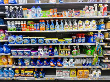 Augusta, Ga USA - 08: 18 - 22: Walmart market iç çamaşır temizleme bölümü Tütün yolu
