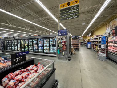 Augusta, Ga USA - 08: 18 18: 22: Walmart marketi iç taraftaki tütün yolu manzaralı