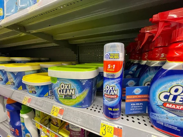 Augusta, Ga USA - 08: 18 18: 22: Walmart market içi bakkal temizleme spreyi ve küvet fiyatları Tütün Yolu