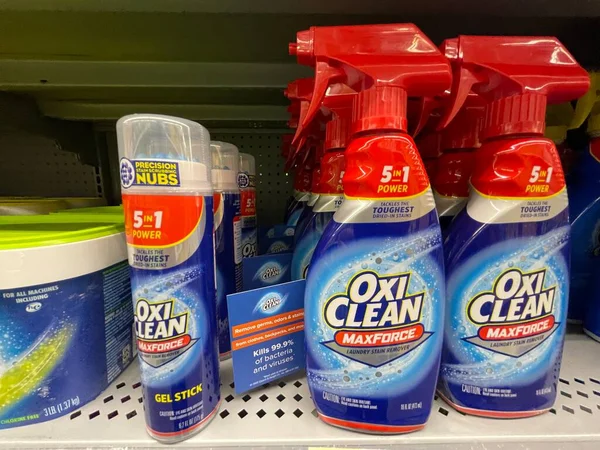 Augusta, Ga USA - 08 18 18: 22: Walmart market iç bakkal oksikodon temizleme ve sprey tütün yolu