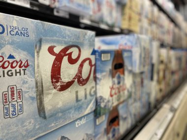 Grovetown, Ga USA - 06: 15 15 22: Coors Coors bira ve bira kutusu