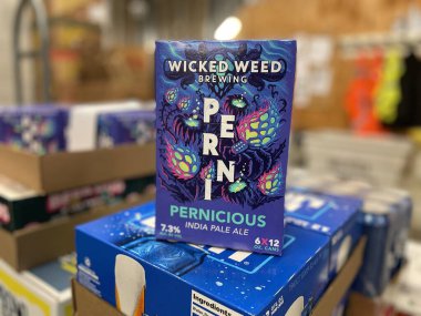 Grovetown, Ga USA - 06-17 17 22: Markette satılan marihuana birası manzarası