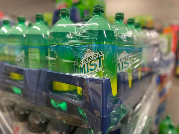 Grovetown Eua Varejo Mercearia Plástico Embrulhado Sierra Mist Soda Bebida — Fotografia de Stock