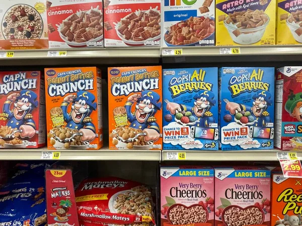 Grovetown Usa Iga Detailhandel Granen Sectie Captain Crunch Prijskaartjes — Stockfoto