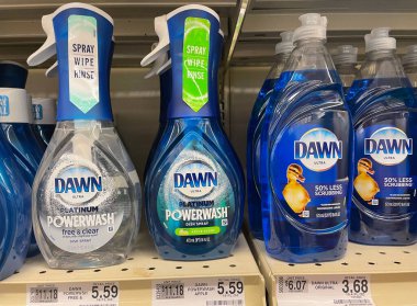 Grovetown, Ga USA - 08 18 18 22: Perakende satış mağazası Dawn bulaşık deterjanı çeşidi