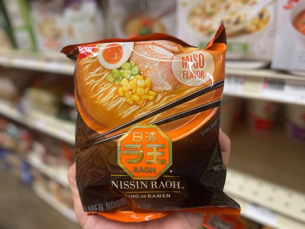 Grovetown Usa Tienda Comestibles Nissin Raih Fideos Asiáticos —  Fotos de Stock