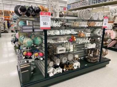 Augusta, Ga USA - 09 14: 22: Hobi lobisi perakende mağazası iç güz bibloları