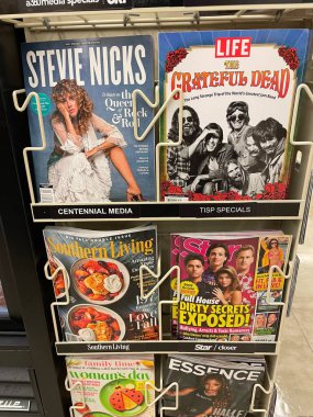 Grovetown, Ga USA - 09 15 22: Market dergisi rafı 9.2022