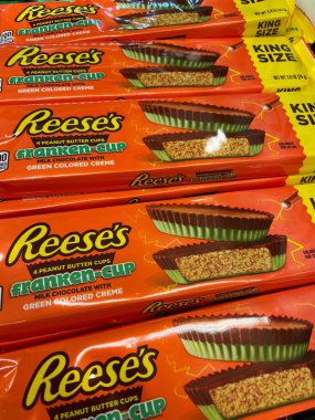 Grovetown, Ga USA - 09: 15: 22: Market Reeses Cadılar Bayramı şeker sırası King boyutunda