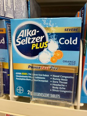 Grovetown, Ga USA - 09 21 22: Market eczane bölümü Alka-seltzer artı