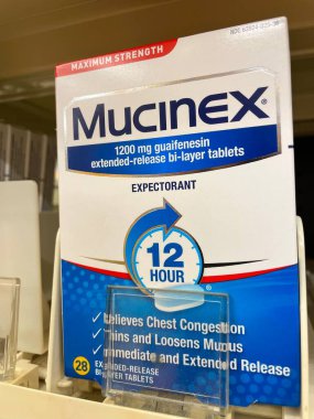 Grovetown, Ga USA - 09-21 22: Market İlaç Bölümü Mucinex 12 saat
