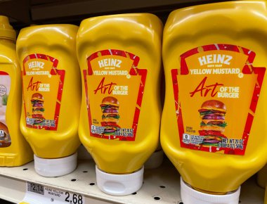 Grovetown, Ga USA - 09 07: 22: Fransız bakkal dükkanının hardal raf fiyatı