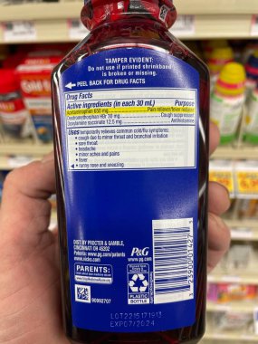 Grovetown, Ga USA - 09 24 22: Market malzemeleri etiketi Nyquil