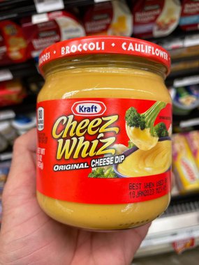 Grovetown, Ga USA - 09 24 22: Market Kraft Cheez Whiz kavanozu