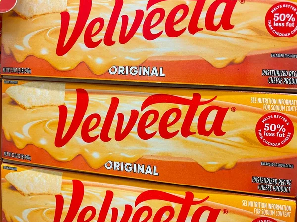 Grovetown, Ga USA - 09 24 22: Market Velveeta peynir bloğu
