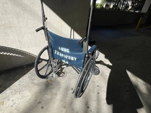 Augusta Usa Zaparkowany Wózek Inwalidzki Szpitalnym Parkingu — Zdjęcie stockowe
