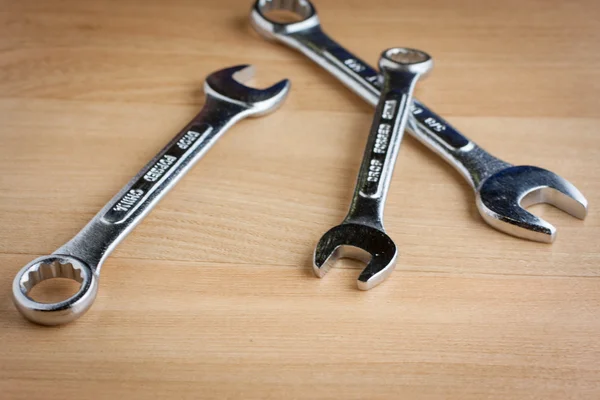 Wrenches on wood — Stock Photo, Image