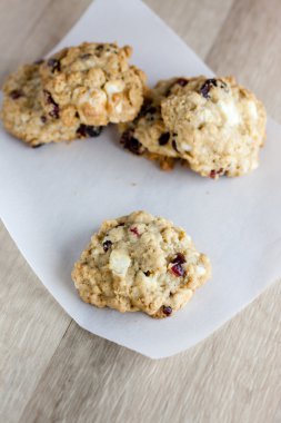 Kızılcık beyaz çikolata yulaflı kurabiye