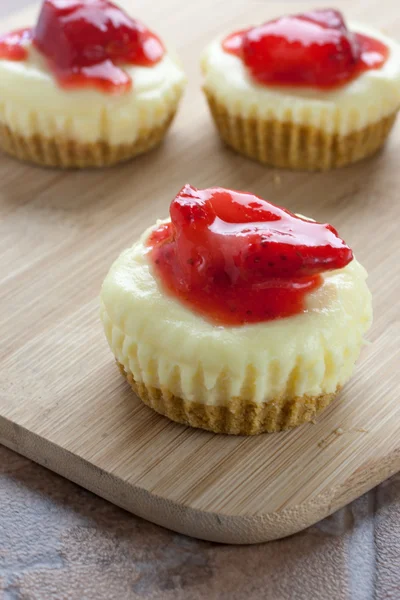 Mini çilekli cheesecake