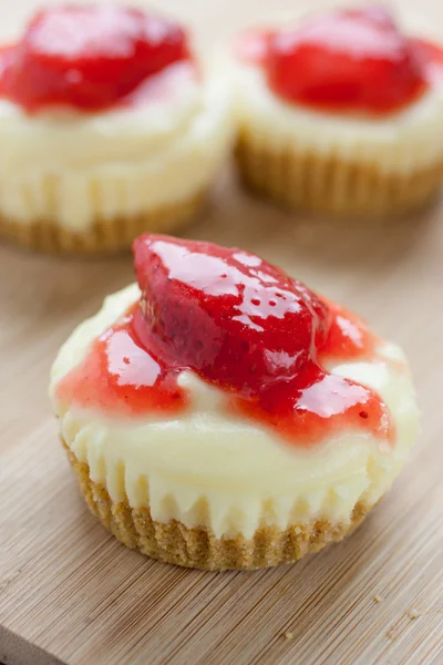 Mini çilekli cheesecake