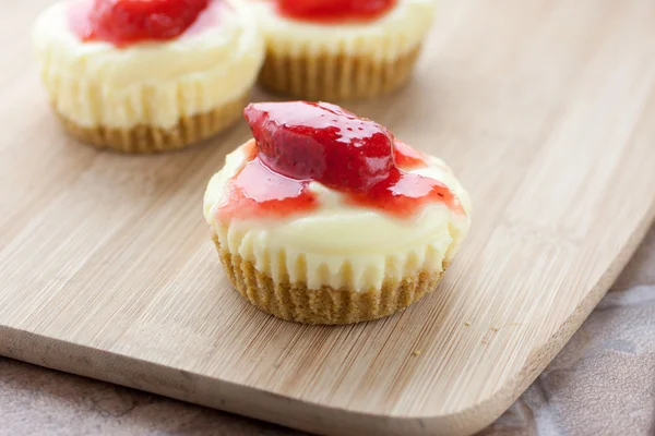 Mini çilekli cheesecake