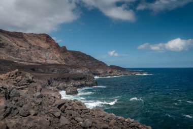 Volkanik deniz manzarası. Tamaduste 'de kayalık oluşumu. El Hierro 'da. Kanarya Adaları