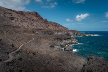 Volkanik deniz manzarası. Tamaduste 'de kayalık oluşumu. El Hierro 'da. Kanarya Adaları